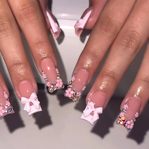 Künstliche Fingernägel mit Floralen Applikationen Karnz