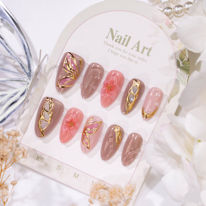 Elegante floral verzierte Press-On Nagelkollektion