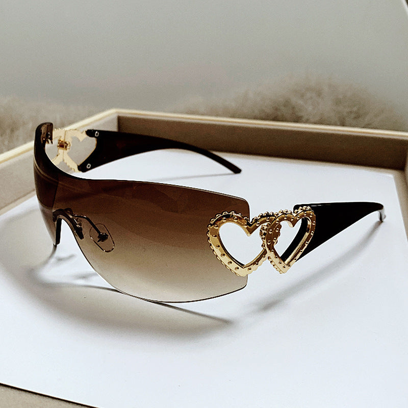 Damen Designer-Sonnenbrille mit luxuriösem Herz-Akzent Karnz