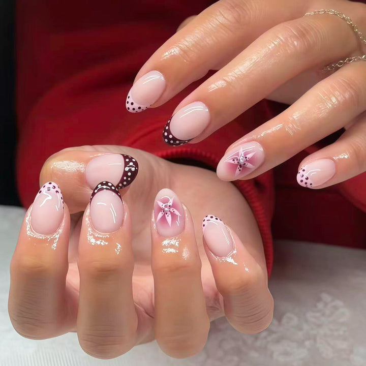 Elegantes Press-On-Nagelset mit künstlerischem Design