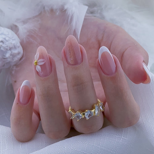 Künstlerisches Floral Press-On Nails Set mit eleganten Details Karnz