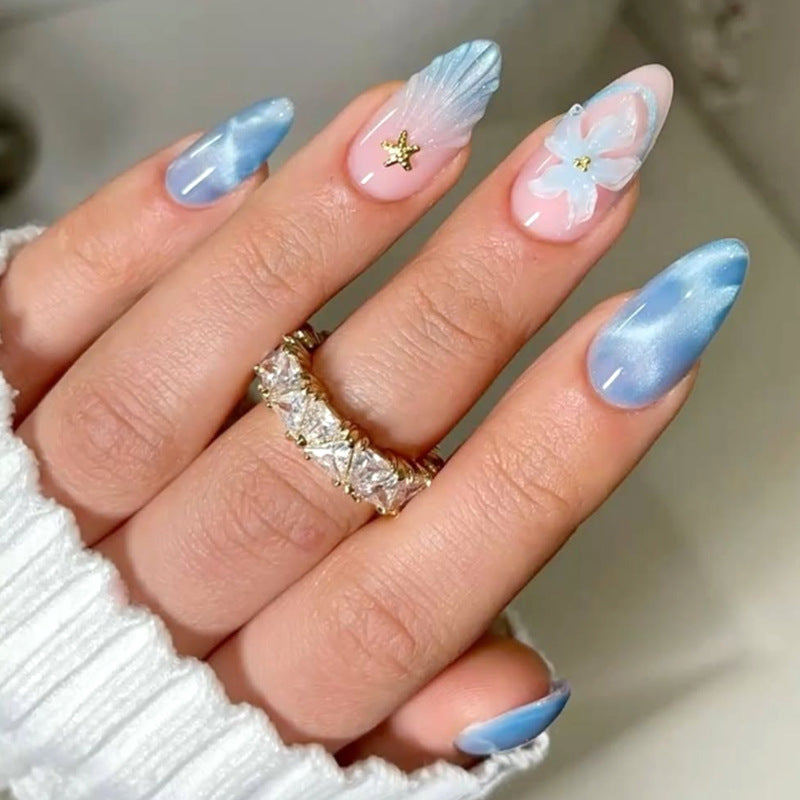 Künstlerisches Press-On-Nagelset mit irideszenten Muschel-Akzenten Karnz