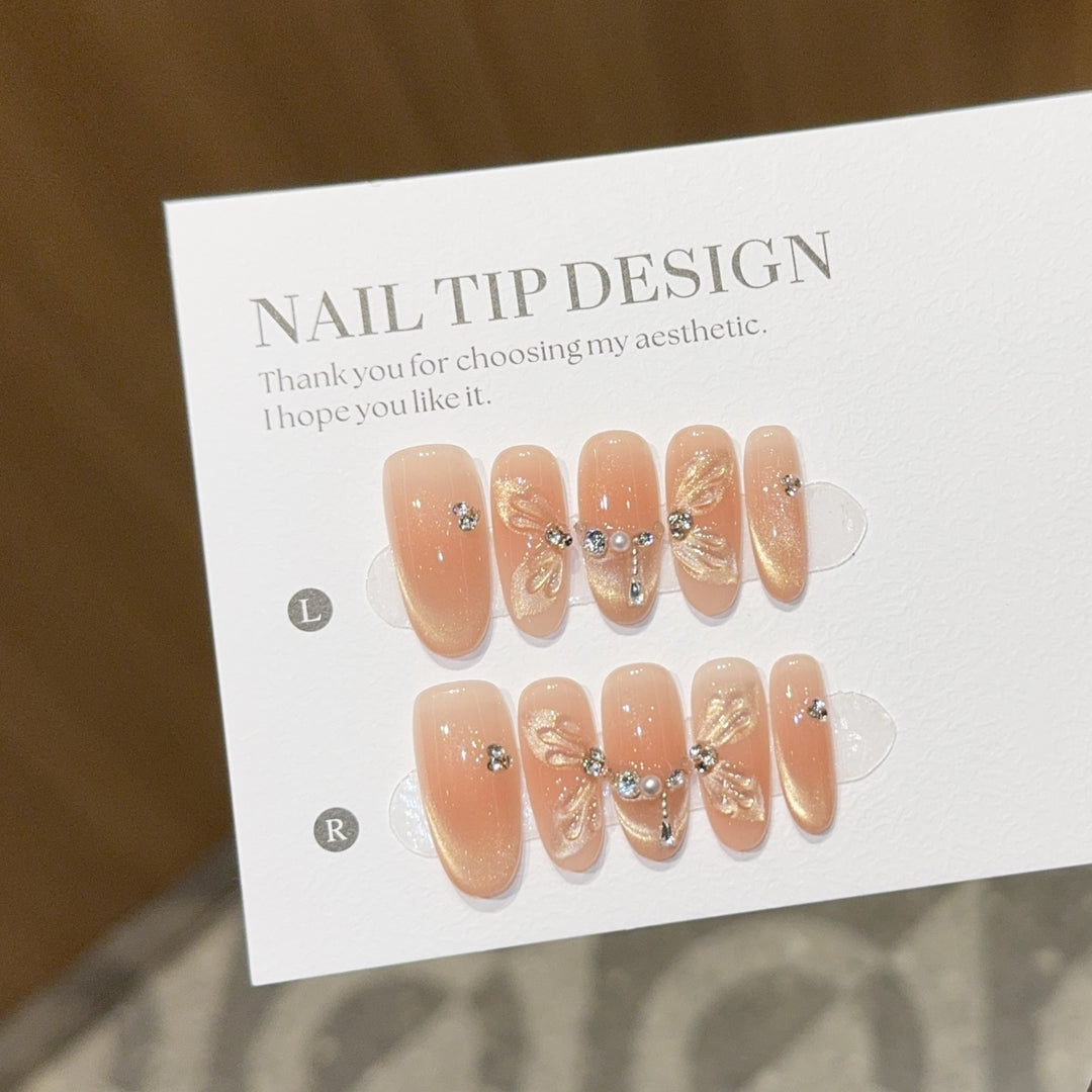 Künstliche Nagelspitzen mit Eleganten Floralen Details Karnz