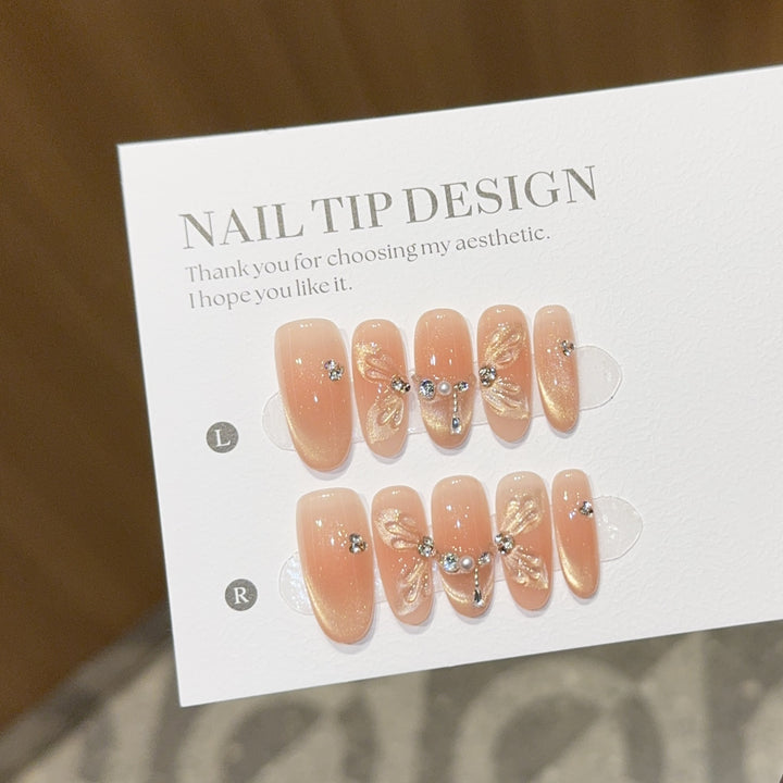 Künstliche Nagelspitzen mit Eleganten Floralen Details Karnz