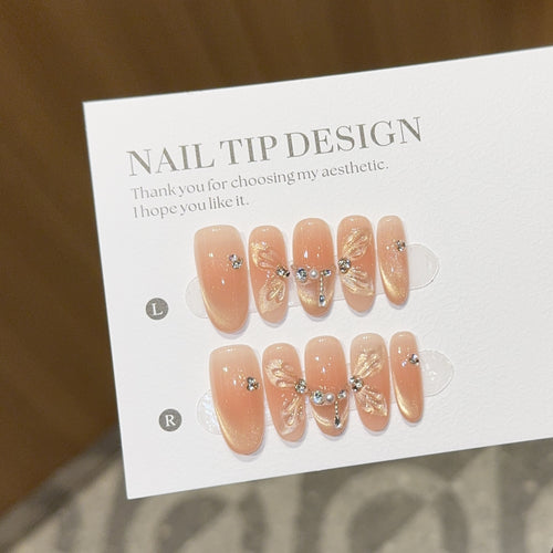 Künstliche Nagelspitzen mit Eleganten Floralen Details Karnz