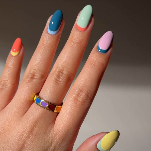 Bunte Press-On Nagelkunst Verbesserungen Karnz