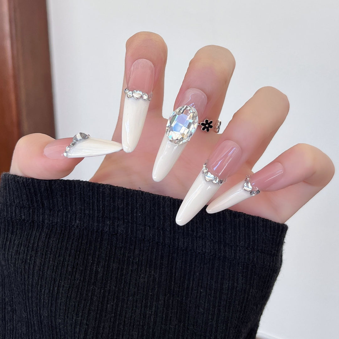 Elegante Stiletto Druck-Nagelkunst Karnz
