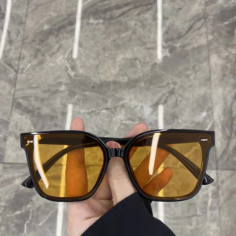 Damen stilvolle Sonnenbrille mit modischem Hingucker Karnz