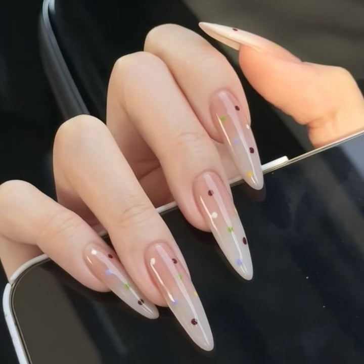 Kunstnägel mit Elegantem Ombre-Effekt und Glitzer Karnz