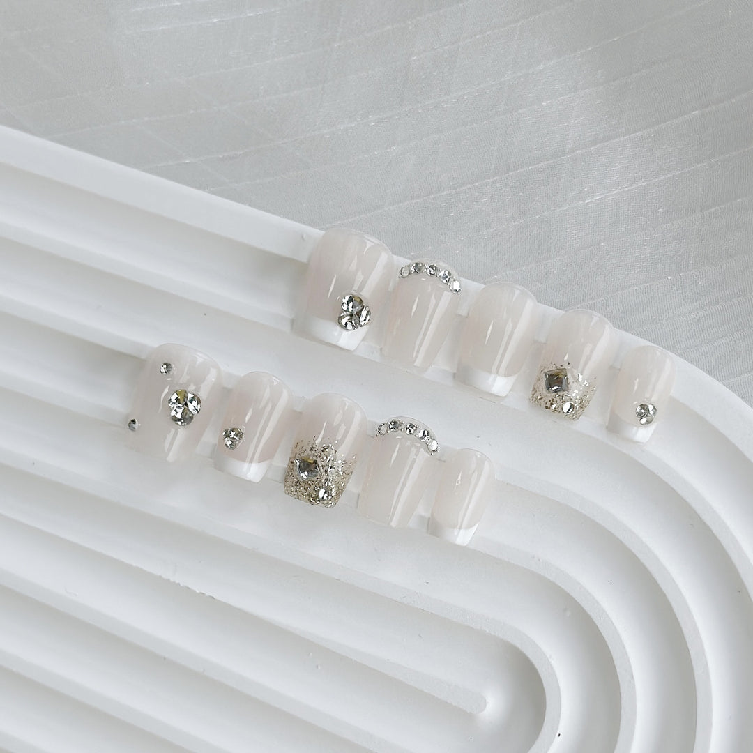 Dekorativer Press-On-Nagelset mit Swarovski-Akzenten
