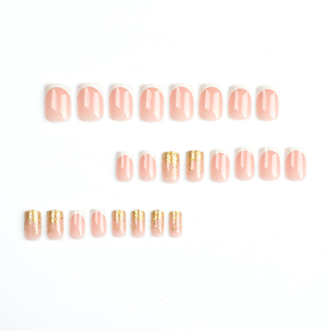 Glamouröse Nagelverlängerungen mit glitzerndem Akzent Karnz