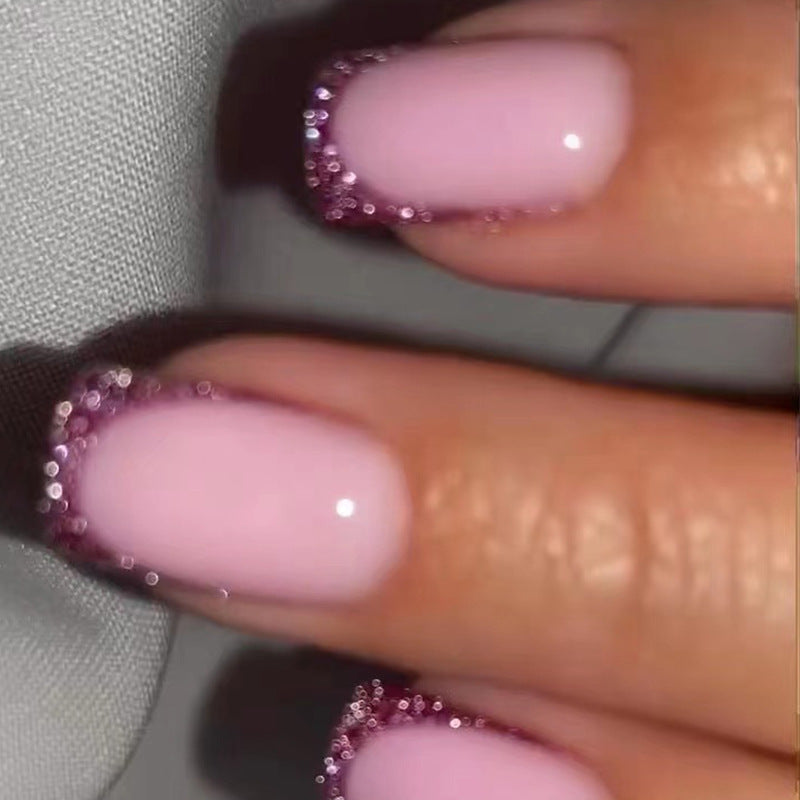 Glamouröse Nagelkunst mit Glitzerverzierung Karnz