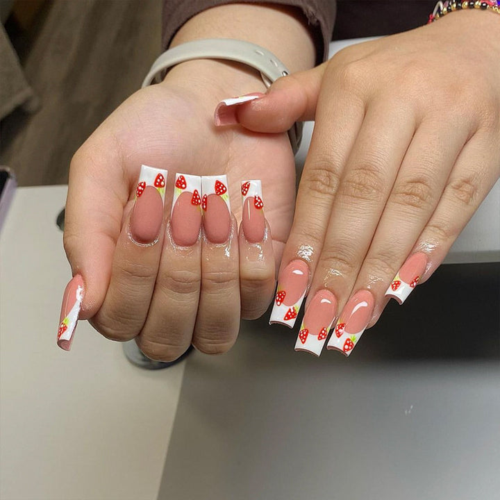 Glamouröse Glitzer-Stiletto Press-On Nägel Karnz