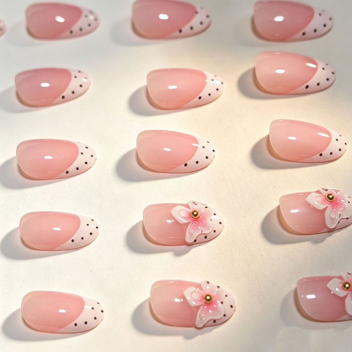 Floral Detailing Press-On Nail Art Karnz