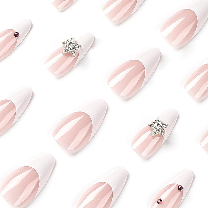 Kunstnagelset mit eleganter französischer Spitze und funkelnden Akzenten Karnz
