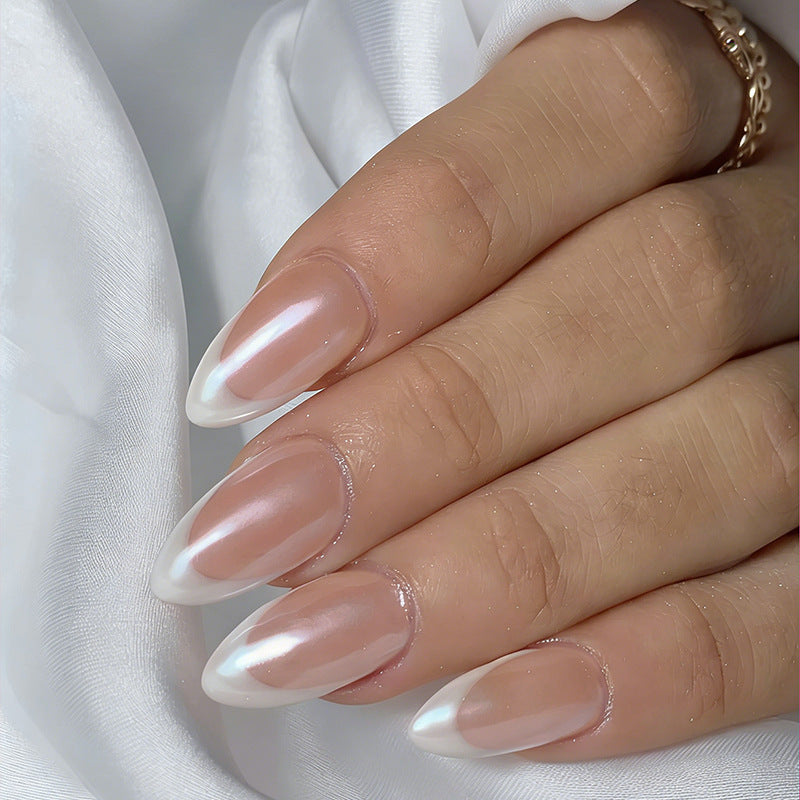 Kunstnagelset mit elegantem, natürlichem Design Karnz