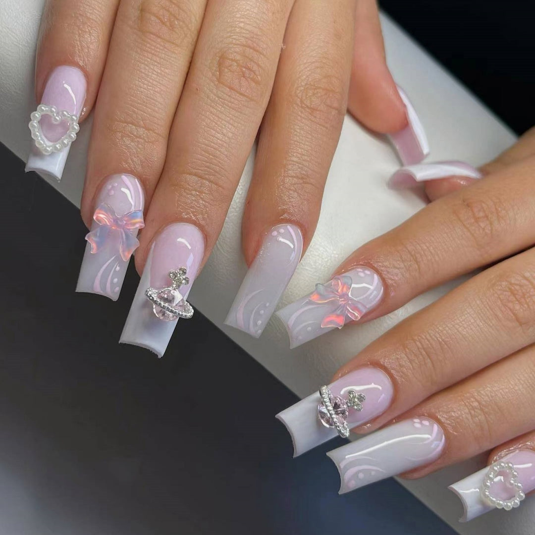 Glamouröse 3D dekorierte Nagelverlängerungen Karnz