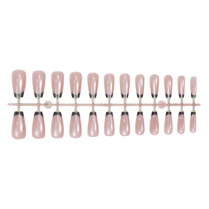 Kunstnagelset mit elegantem French Design und Glitzerakzenten Karnz