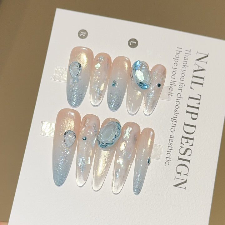 Kunstnägel mit Strass und Glitzereffekten Karnz