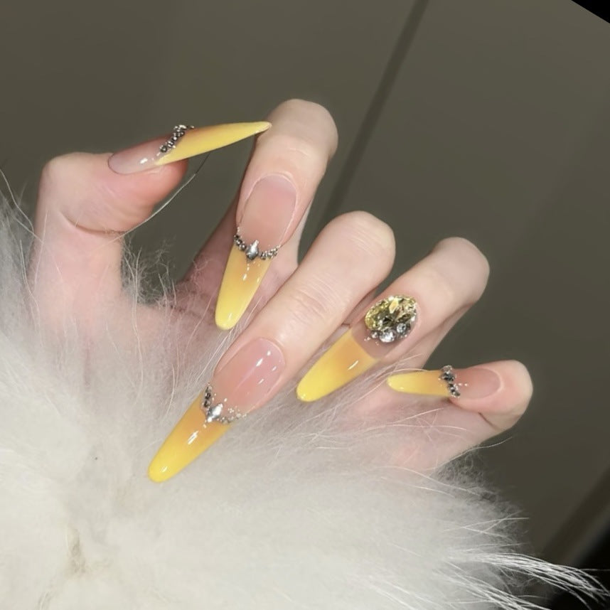 Kunstnägel mit Luxuriösem Glitzer- und Farbverlauf Karnz