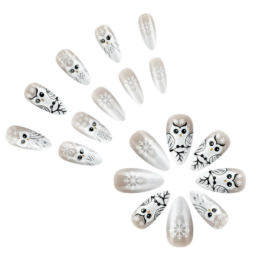 Künstlerische Nagelkunst Karnz
