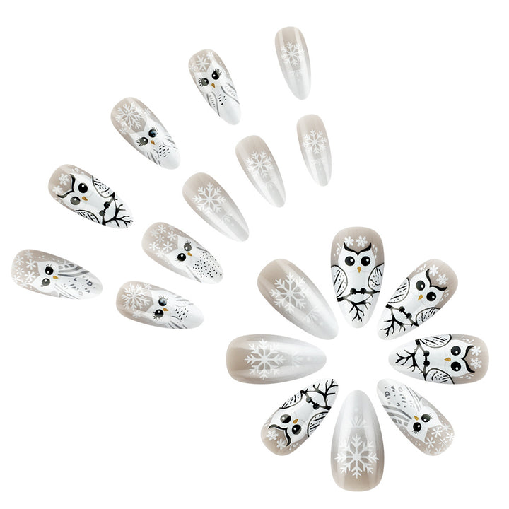 Künstlerische Nagelkunst Karnz