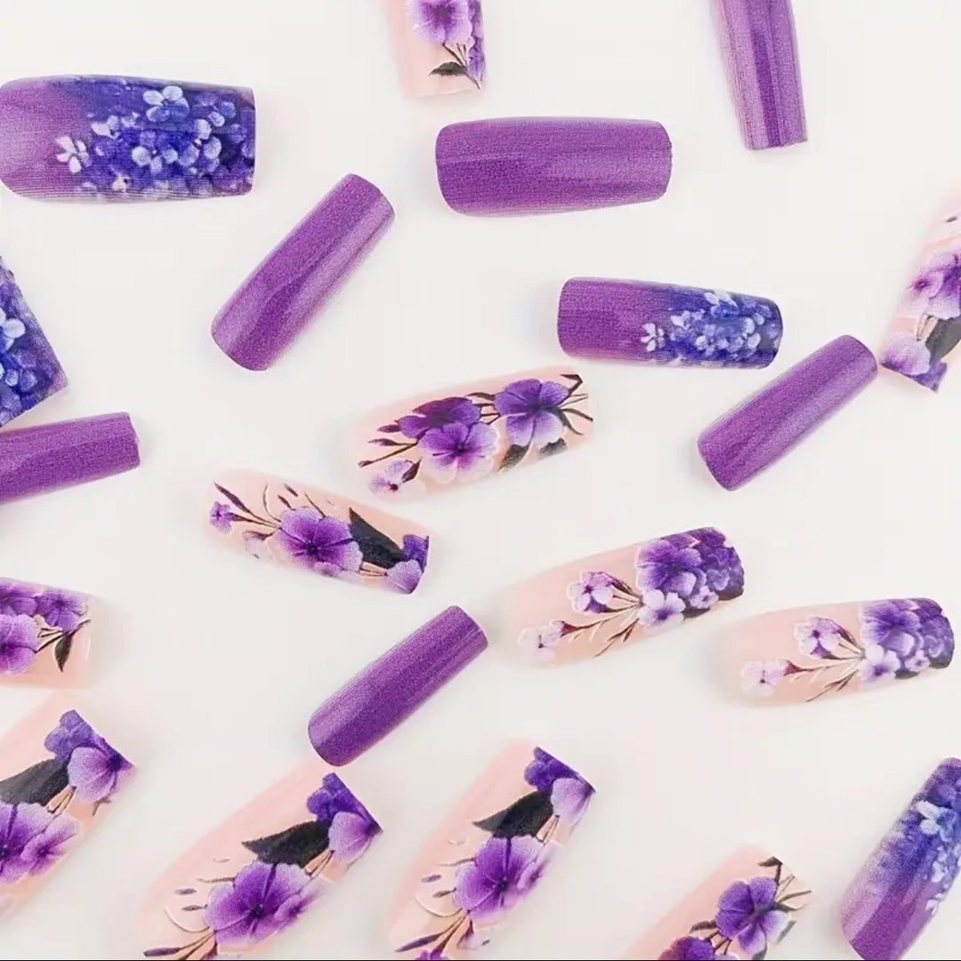 Kunstnagelset mit floralen 3D-Motiven Karnz