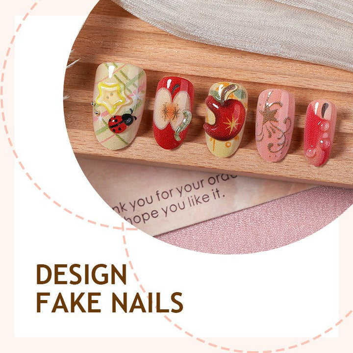 Dekoratives Kunstnagelset mit fröhlichen Motiven und Glitzerakzenten Karnz
