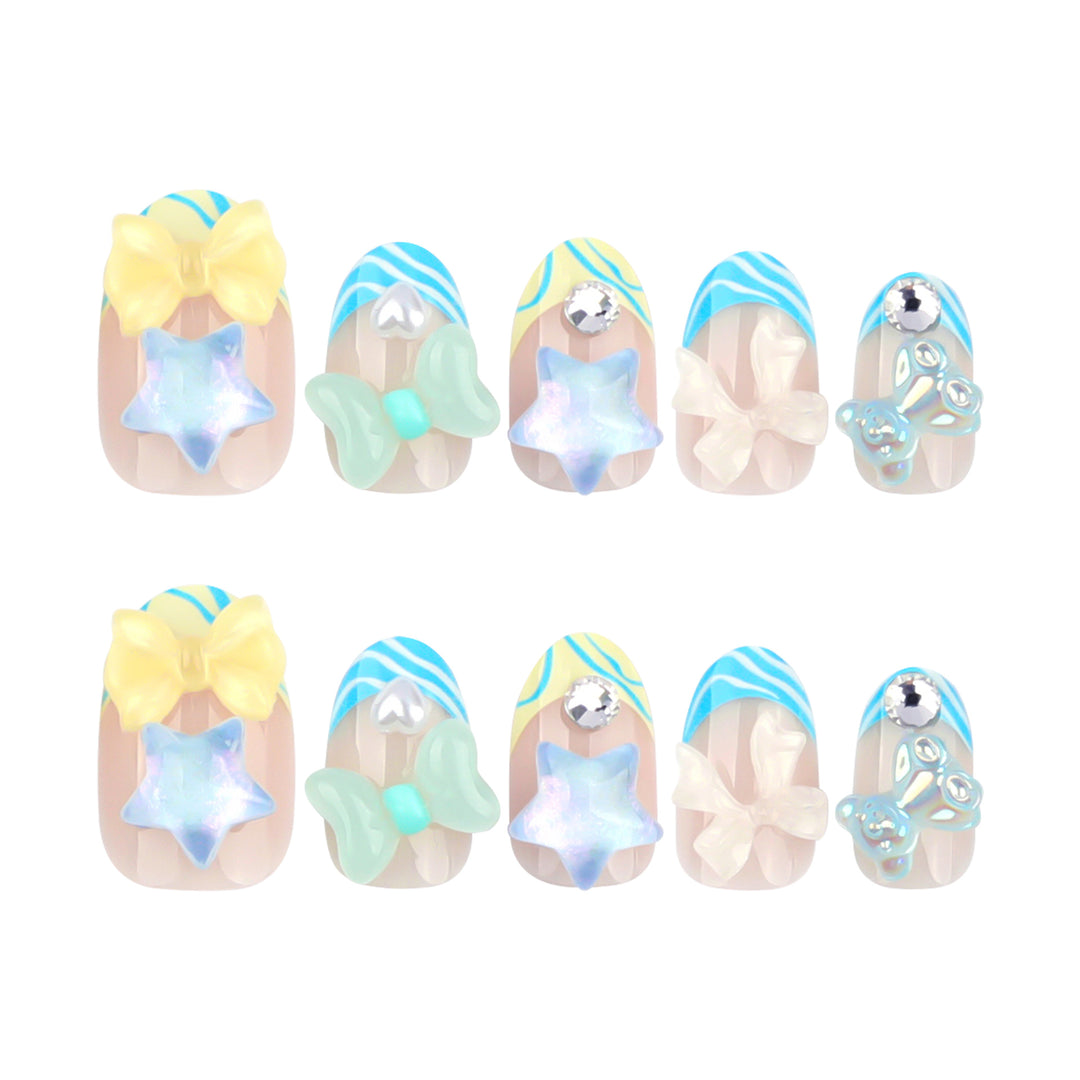 Künstliche Nagelkunst mit bunten Pastellmotiven und 3D-Verzierungen Karnz