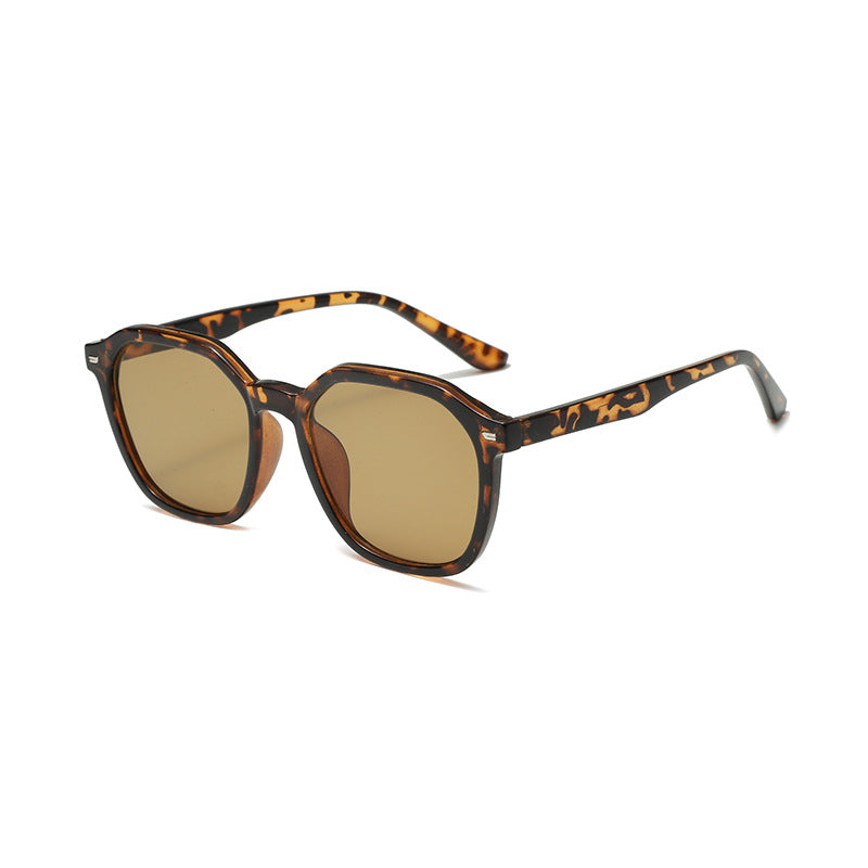 Damen stilvolle Sonnenbrille im modernen Polygonalen Design Karnz