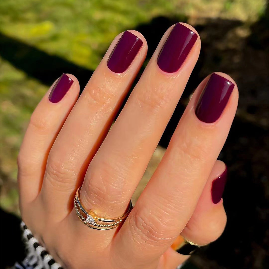 Elegante Nagelkunst mit Glanzfinish Karnz