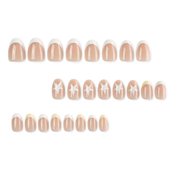 Elegante Kunstnägel mit klassischem French-Tip und detailreichem Sternenmotiv Karnz