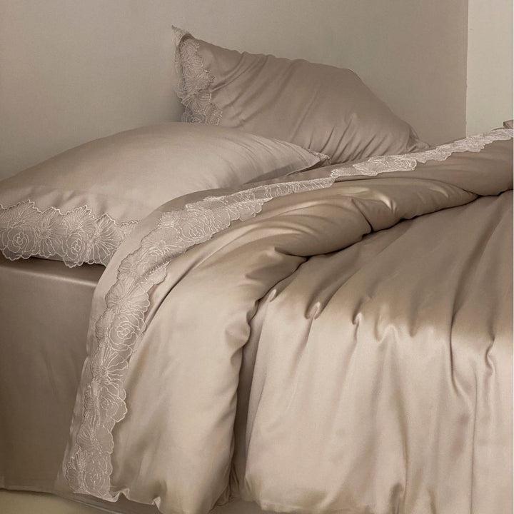 Luxuriöses Satin-Bettbezug-Set mit spitzenbesatz