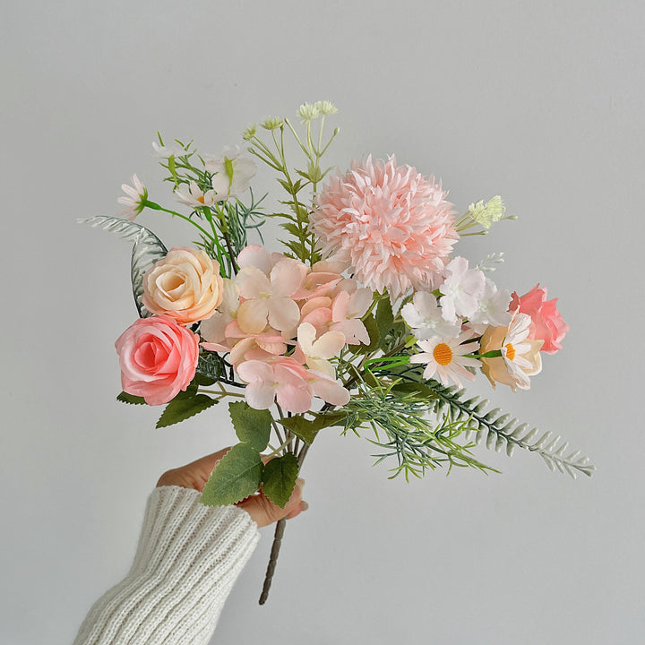 Dekorative Blumenstrauß Karnz