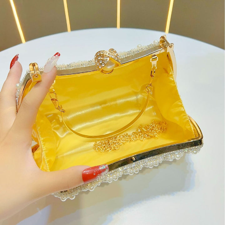 Perlenbesetzte Abend-Clutch
