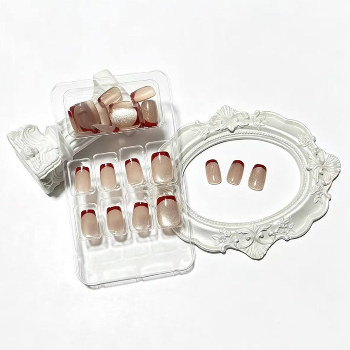 Elegantes French Tip Nagelkunstset Karnz