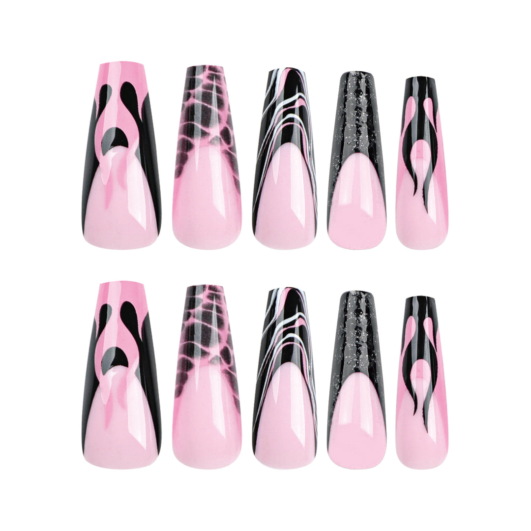 Kunstvolle Stiletto-Nägel im modernen Design Karnz