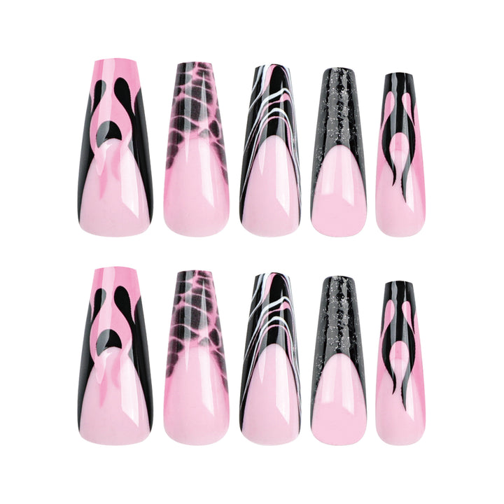 Kunstvolle Stiletto-Nägel im modernen Design Karnz
