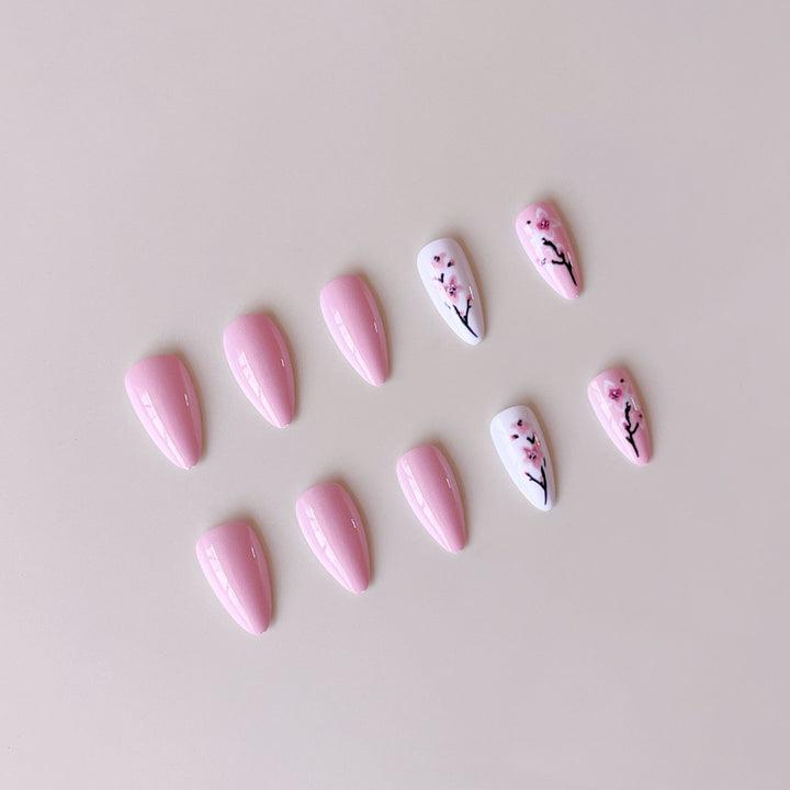 Kunstnagelset mit floralen 3D-Verzierungen Karnz