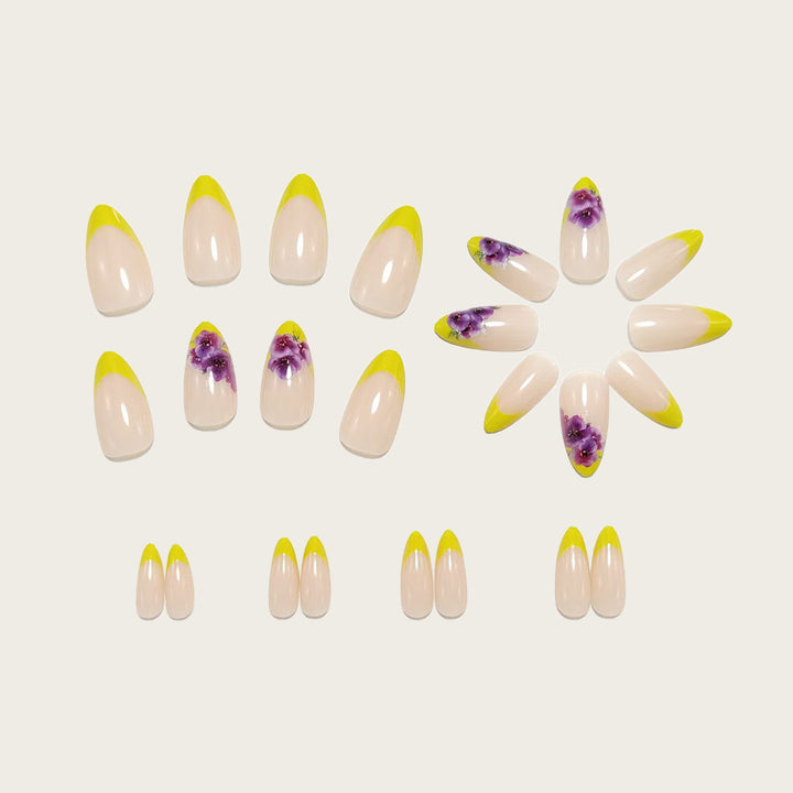 Kunstnägel mit Verspieltem Blumen- und Farbverlauf-Design Karnz