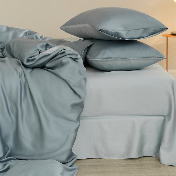 Wendbares Satin-Bettwäscheset mit seidig-glänzendem Griff und hautfreundlichem Baumwollmix