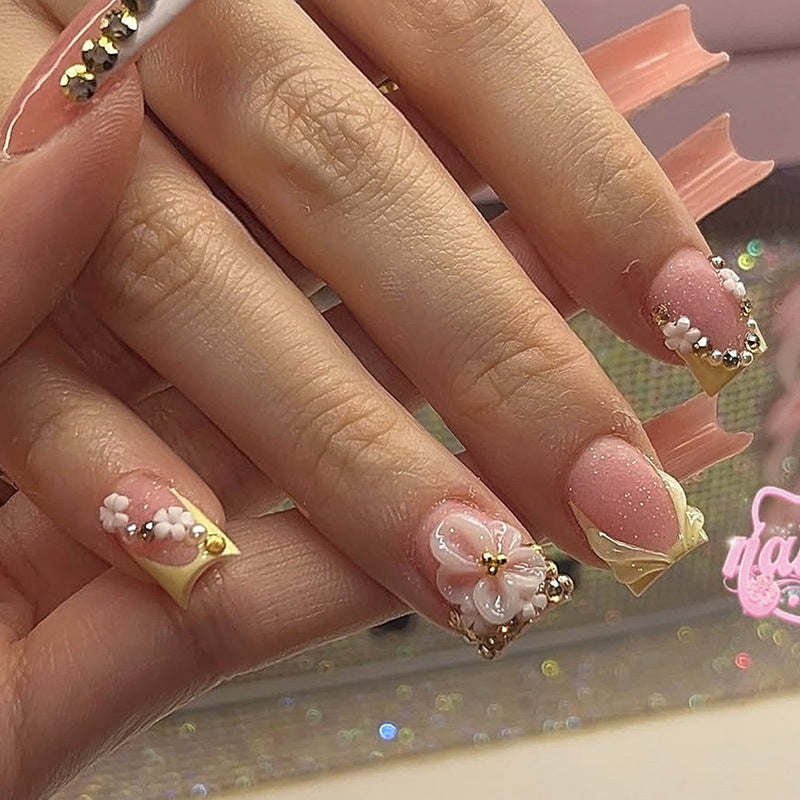 Elegantes florales Press-On-Nagelkunstset Karnz