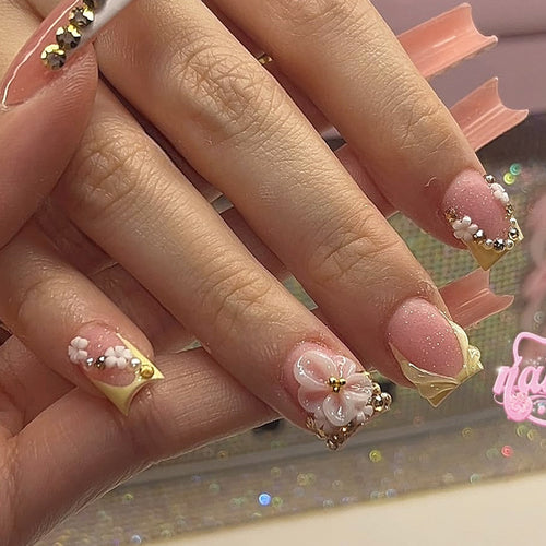 Elegantes florales Press-On-Nagelkunstset Karnz