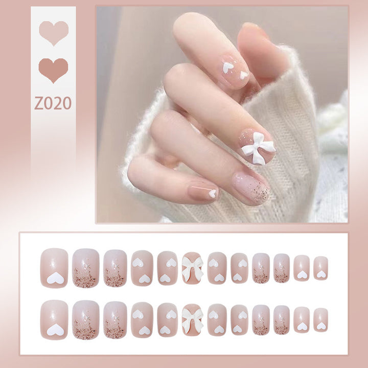 Kunstnagelset mit elegantem French-Tipp und Glitzerakzenten Karnz