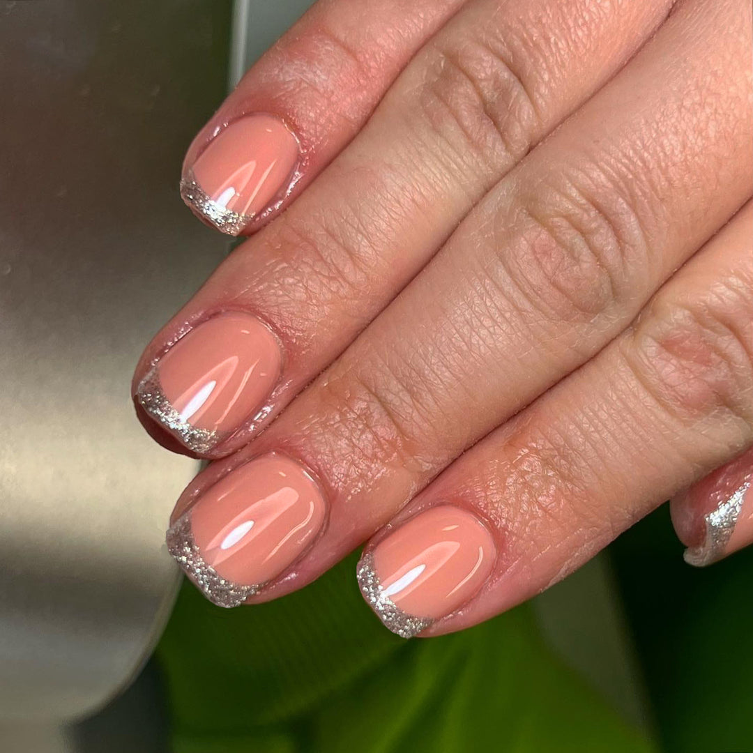 Sparklinierende French Tip Press-On Nägel Karnz