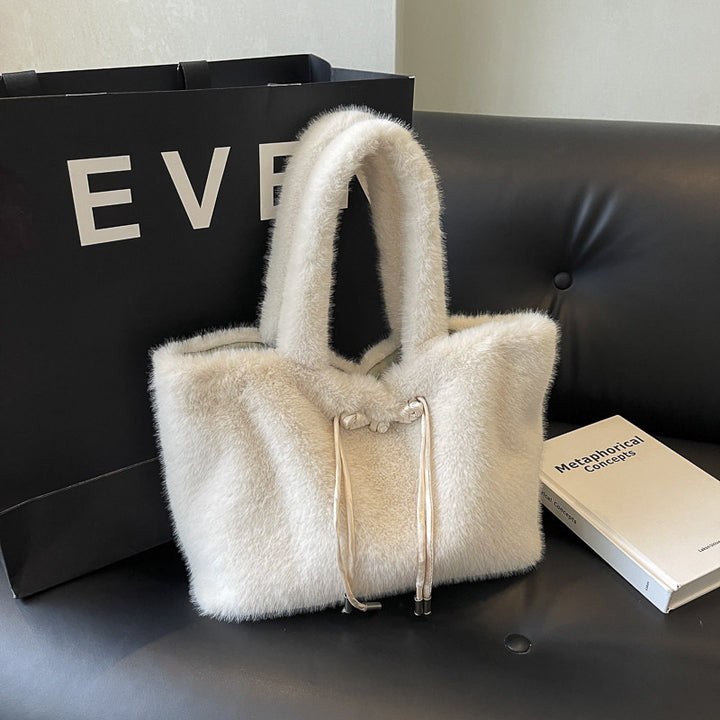 Luxuriöse Kunstpelz-Handtasche