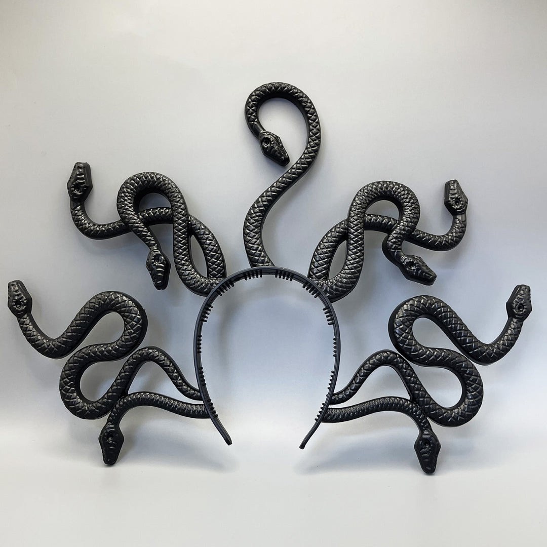 Medusa-inspirierter Haarreif mit 3D-Schlangenapplikationen