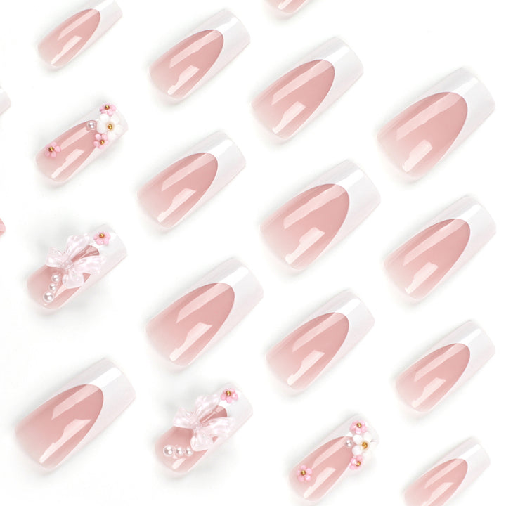 Kunstnagelset mit romantischen 3D-Blüten und Schleifenverzierungen Karnz