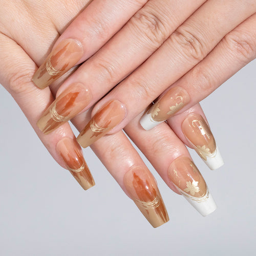 Künstlerisches Florales Press-On Nageldesign Karnz