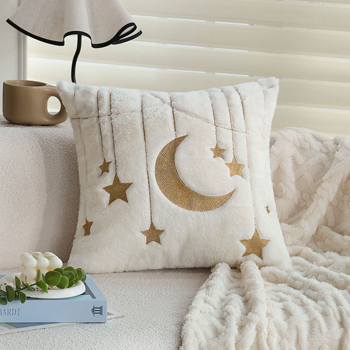 Quadratischer Kunstfell-Kissenbezug mit goldgesticktem Mond-und-Stern-Design und softem Innenfutter Karnz